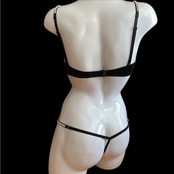 Victoria’s Secret Very Sexy Holiday Bra, Thong, & Skirt Set - Picture 7 of 15